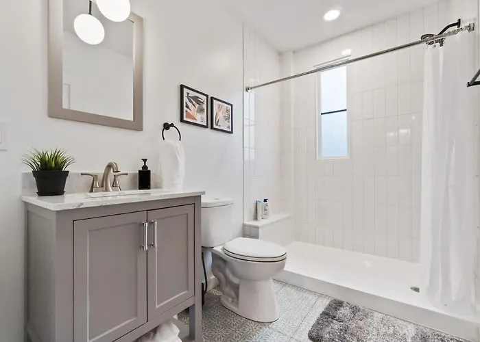 Special 2 Duplex With 6 Bdrms