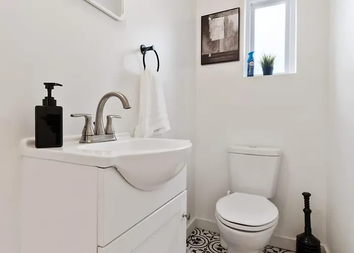 Special 2 Duplex With 6 Bdrms Holiday home Pittsburgh