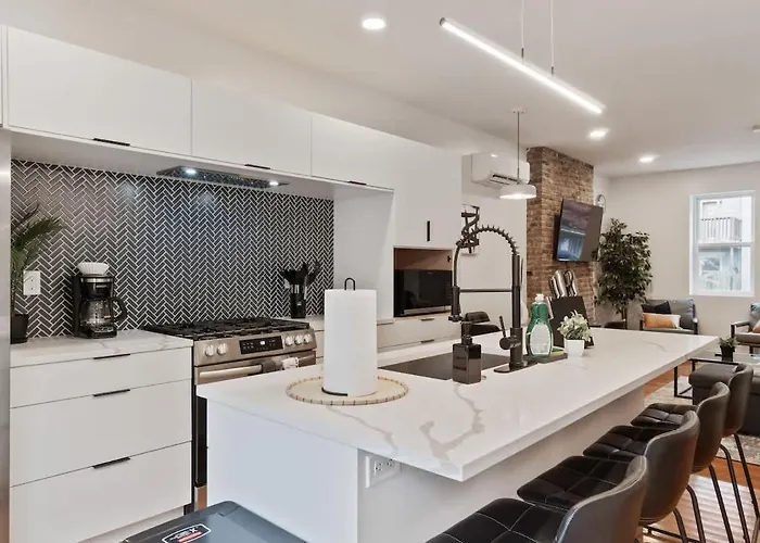 Special 2 Duplex With 6 Bdrms Holiday home Pittsburgh
